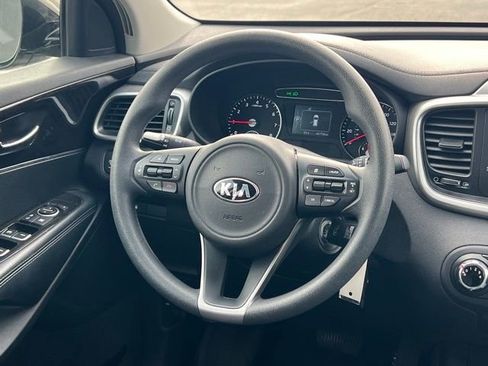 Used 2016 Kia Sorento L image 12
