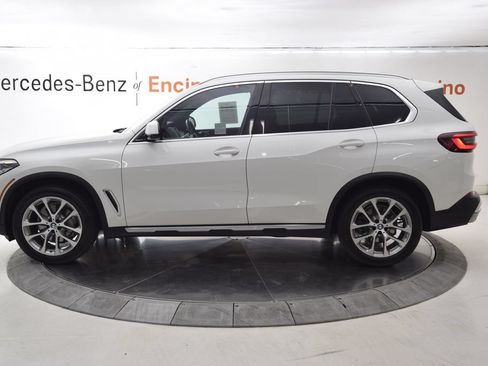 Used 2022 BMW X5 xDrive40i w/ Parking Assistance Package AWD/4WD image 3