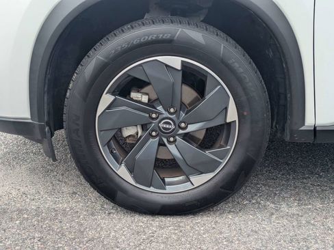 Used 2025 Nissan Rogue SV AWD/4WD image 13