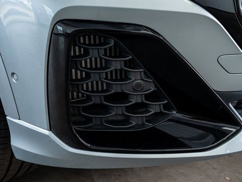 Used 2024 Audi Q8 Premium Plus w/ Premium Plus Package image 18