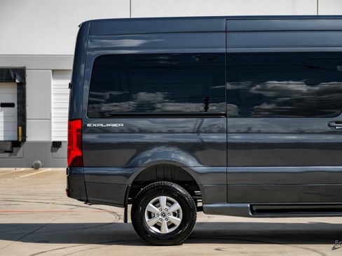 Used 2023 Mercedes-Benz Sprinter 2500 image 17