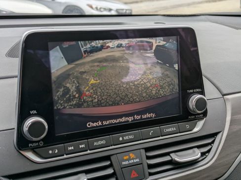 Used 2024 Nissan Altima 2.5 SV FWD image 11