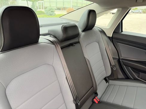 Used 2025 Volkswagen Jetta SE FWD image 32