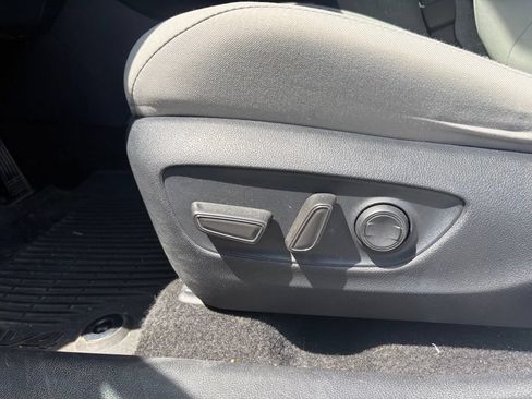 Used 2021 Toyota RAV4 XLE w/ Convenience Package AWD/4WD image 18
