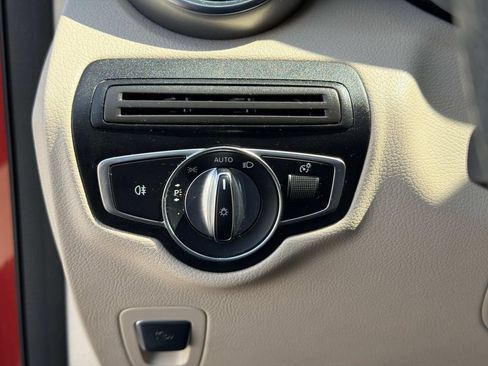 Used 2019 Mercedes-Benz GLC 300 image 21