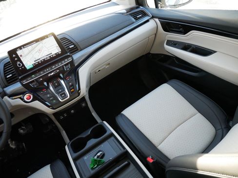 Certified 2026 Honda Odyssey Elite image 11