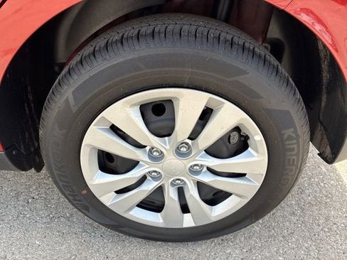 Used 2025 Kia Soul LX FWD image 12