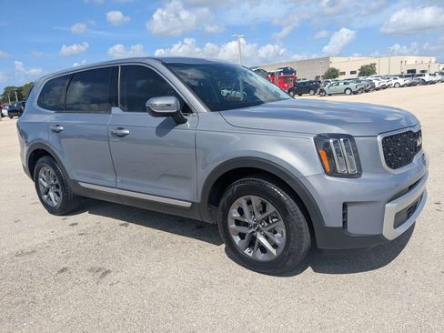 Used 2024 Kia Telluride LX FWD image 2