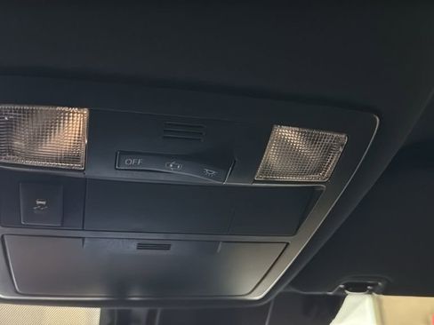 Used 2018 Toyota Tacoma TRD Sport AWD/4WD image 30