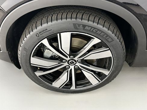 Used 2022 Volvo XC40 P8 Recharge Ultimate image 11