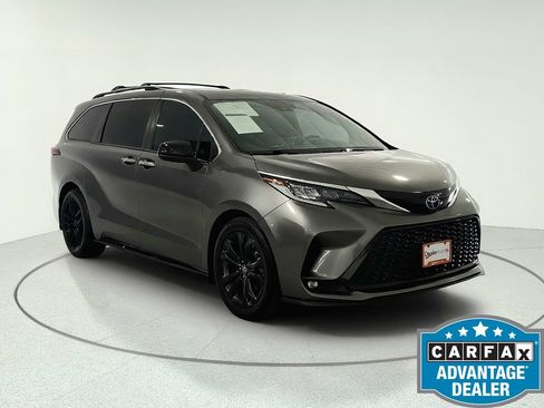 Used 2022 Toyota Sienna XSE FWD image 10