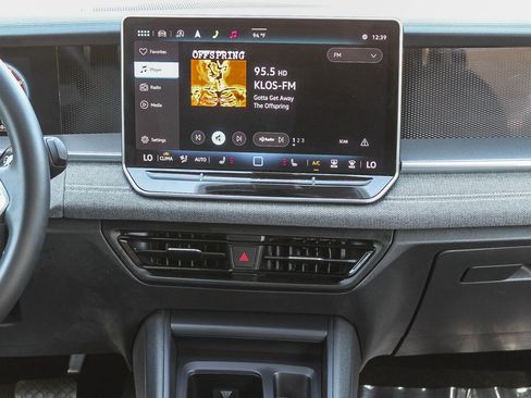 Used 2025 Volkswagen Tiguan S image 14