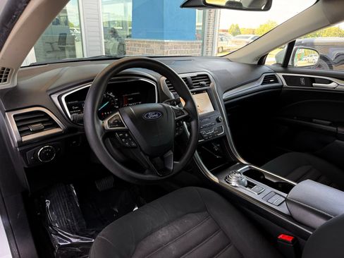 Used 2019 Ford Fusion SE FWD image 16