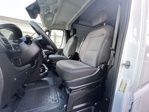 Used 2025 RAM ProMaster 2500 w/ Convenience Group image 17