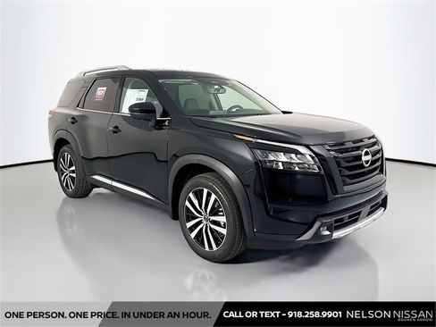 New 2025 Nissan Pathfinder Platinum w/ Black Appearance Package image 3