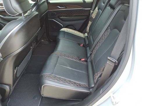 Used 2025 Jeep Grand Cherokee Summit AWD/4WD image 13
