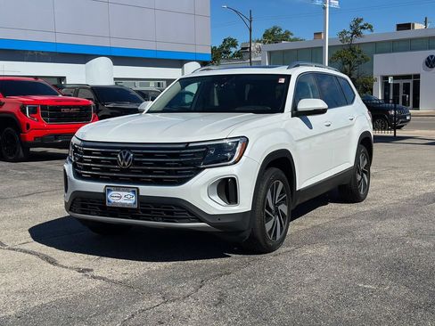 Used 2024 Volkswagen Atlas SEL AWD/4WD image 2