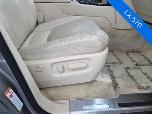 Used 2017 Lexus LX 570 4WD w/ Luxury Package image 15