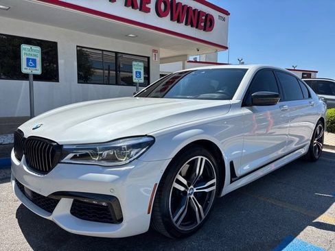 Used 2018 BMW 750i image 3