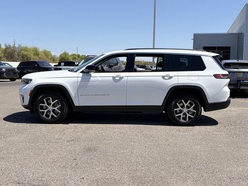 Used 2023 Jeep Grand Cherokee L Limited AWD/4WD image 9