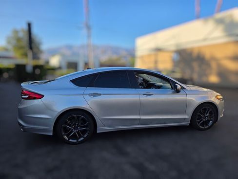 Used 2018 Ford Fusion SE w/ Equipment Group 201A FWD image 4