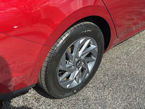 Used 2024 Hyundai Elantra Blue FWD image 8