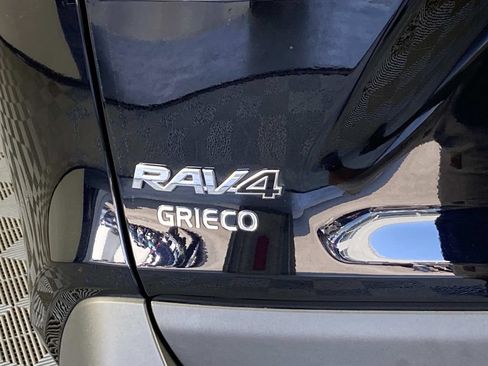 Used 2025 Toyota RAV4 LE AWD/4WD image 8