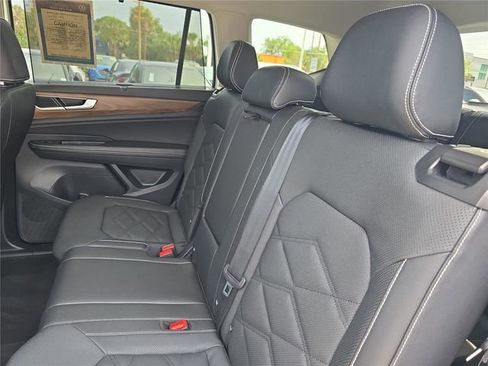 Used 2025 Volkswagen Atlas SE FWD image 14