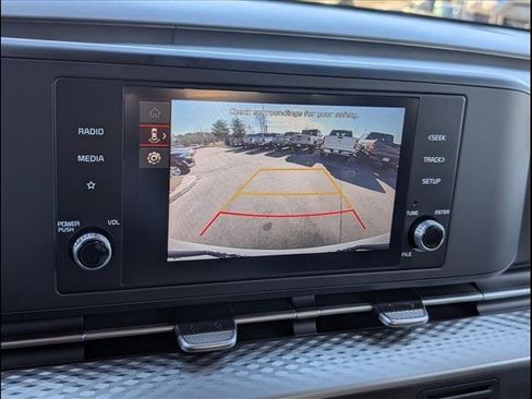 Used 2023 Kia Carnival LX image 13