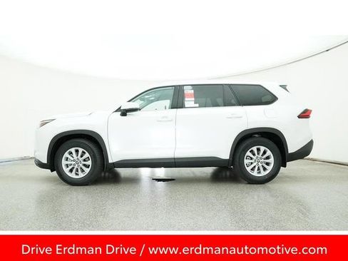 Certified 2024 Toyota Grand Highlander XLE image 19