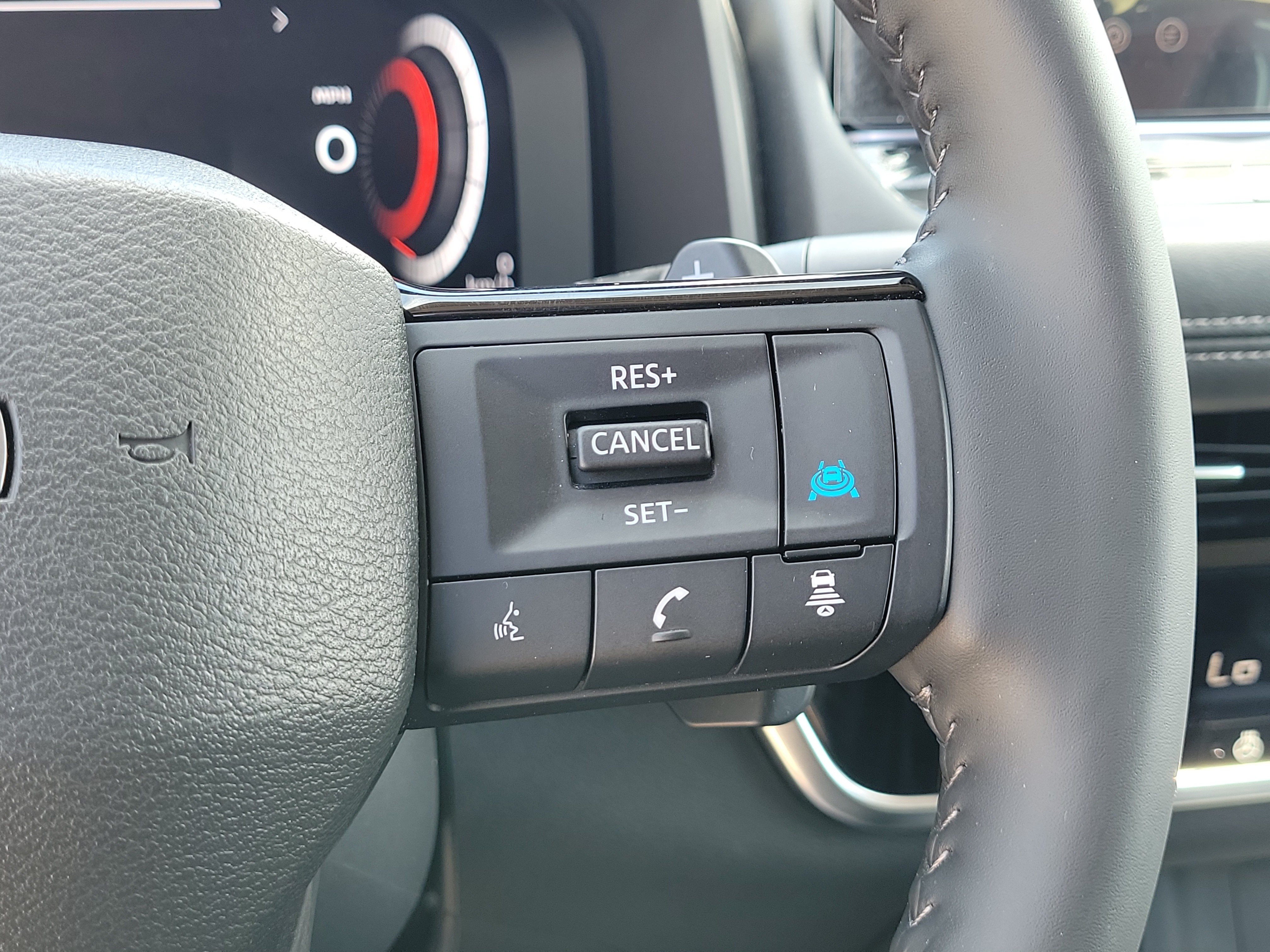 Certified 2025 Nissan Rogue SL FWD image 24