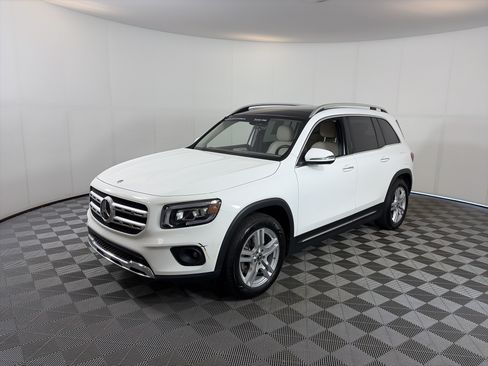 Certified 2022 Mercedes-Benz GLB 250 4MATIC image 2