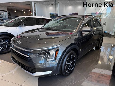 New 2025 Kia Niro LX image 7