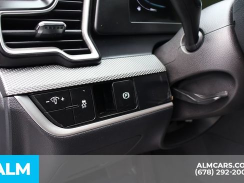 Used 2025 Kia Sportage LX FWD image 13