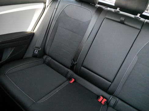 Certified 2025 Volkswagen Taos SE AWD/4WD image 12