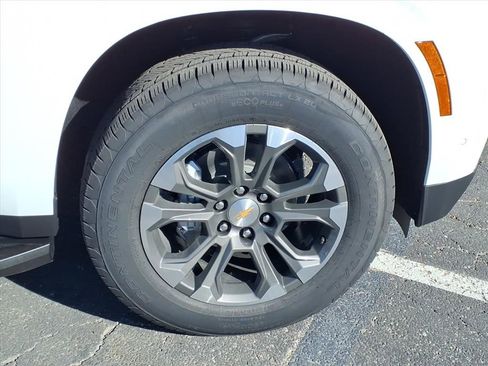 New 2026 Chevrolet Suburban LS image 6