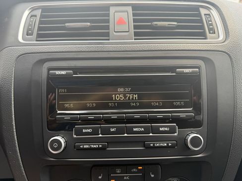 Used 2013 Volkswagen Jetta SE FWD image 10