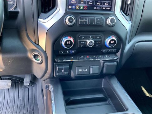 Certified 2022 GMC Sierra 1500 SLT AWD/4WD image 32