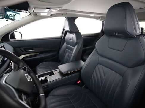 Used 2024 Nissan Ariya AWD image 4