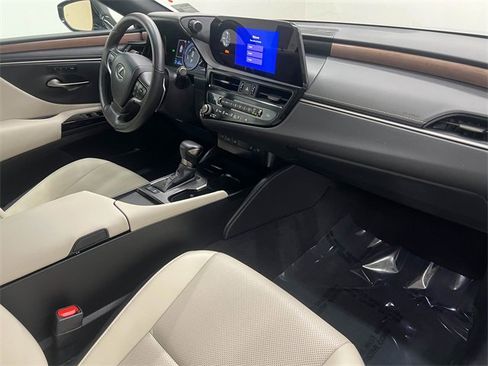 Certified 2024 Lexus ES 300h w/ Premium Package image 11