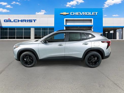 New 2026 Chevrolet Trax LT w/ Midnight Edition FWD image 5