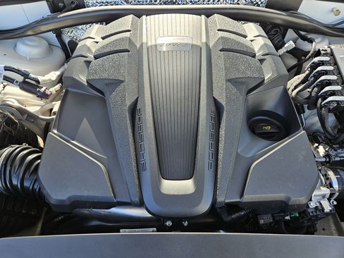 Certified 2025 Porsche Macan S image 30