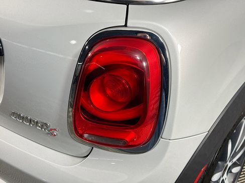 Used 2018 MINI Cooper S image 32