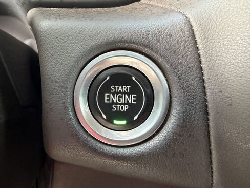 Used 2022 Chevrolet Tahoe Z71 w/ Luxury Package image 21