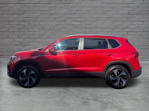 Used 2024 Volkswagen Taos SE AWD/4WD image 4