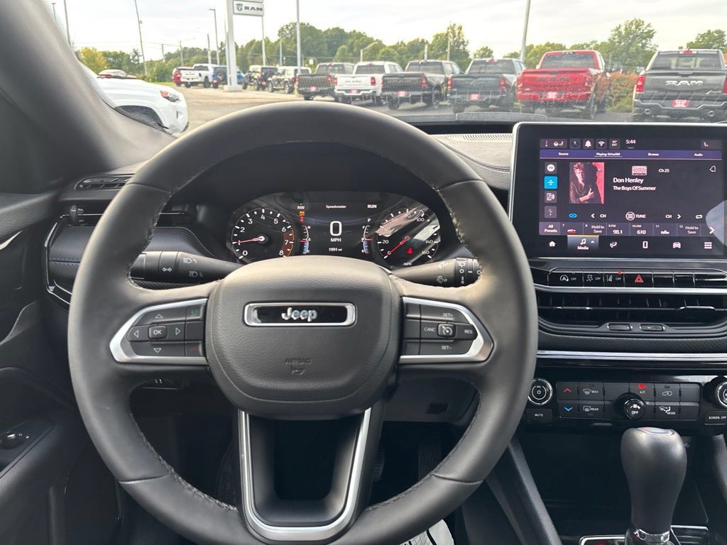 Used 2025 Jeep Compass Latitude w/ Altitude Special Edition AWD/4WD image 31