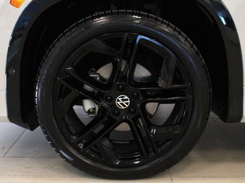 Used 2026 Volkswagen Tiguan SE R-Line FWD image 18