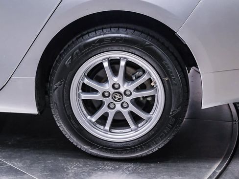 Used 2016 Toyota Prius Two image 9