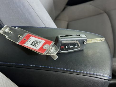 Used 2021 Toyota Corolla SE FWD image 32