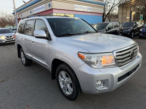 Used 2013 Toyota Land Cruiser image 9